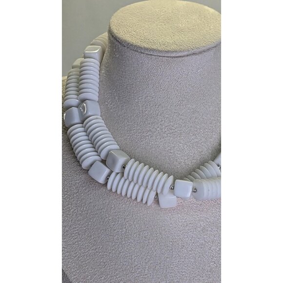 3 for $30 vintage Elegant White and Gold Beaded Necklace - Picture 3 of 8